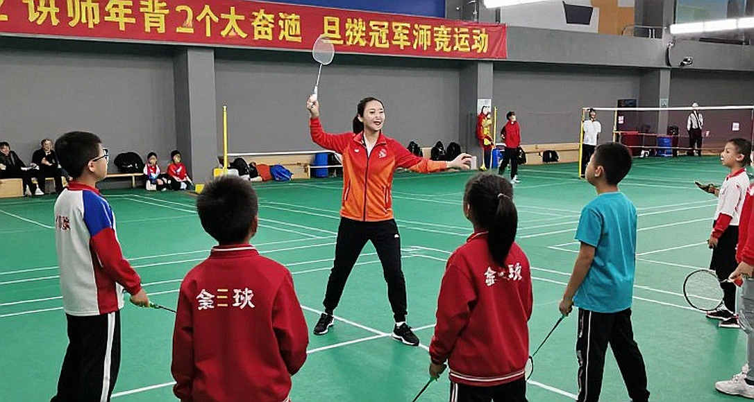 Cầu lông Việt Nam và bài toán tích điểm: khoảng trống nằm giữa hai lần chạm cầu