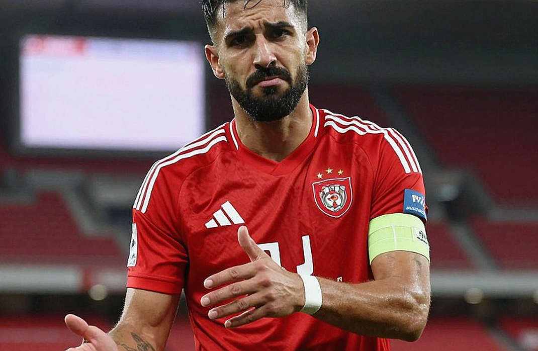 Mưa ở Augsburg, cú hat-trick của Diaz và góc tối sau chính sách nghỉ phép của Bayern