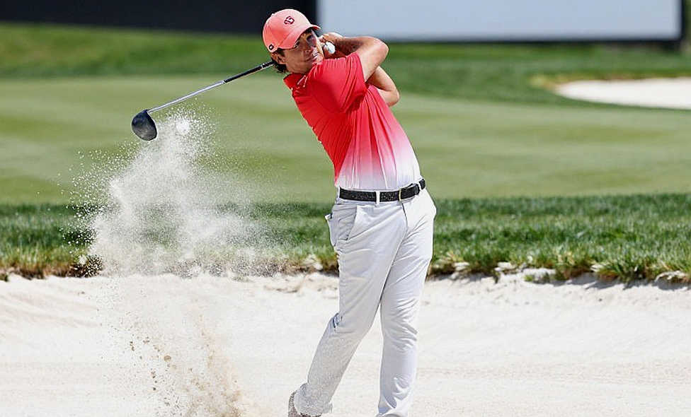 Khi bóng golf đập trúng chim giả bên hồ: Ba tầng luật quyết định câu trả lời của bạn