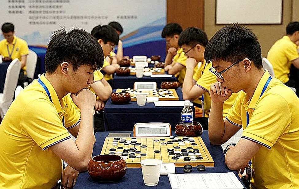 Gukesh và bàn số 4: Khi nhà vô địch thế giới tự chọn lùi lại ở Olympiad cờ vua