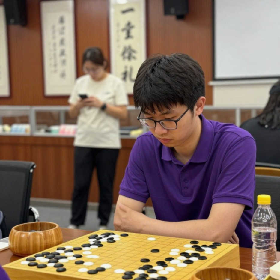 Vòng 9 Olympiad cờ vua: Gukesh kéo Ấn Độ khỏi vực, nhưng vết nứt nằm ở ba bàn còn lại