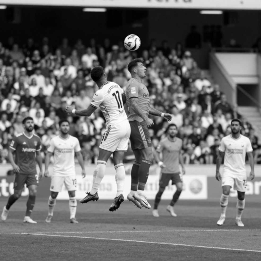 Mười vòng tròn trên bản đồ vị trí: Khi Real Madrid tự bịt kín trung lộ
